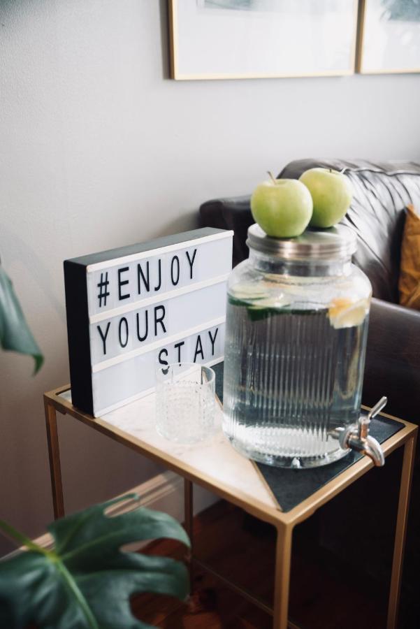 A Stylish 2 Bed Apartment In Cobh Town - Lux Stay 외부 사진